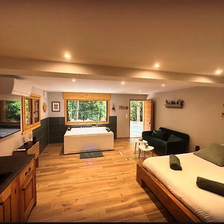 Jacuzzi En Foret L'Esperou Exterior foto